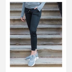 ZYIA active black unwind joggers